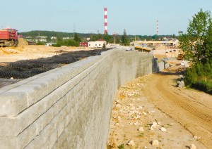 Mur oporowy z gruntu zbrojonego o wysokości do 12 m w ciągu drogi ekspresowej S7 − INORA Sp. z o.o.      